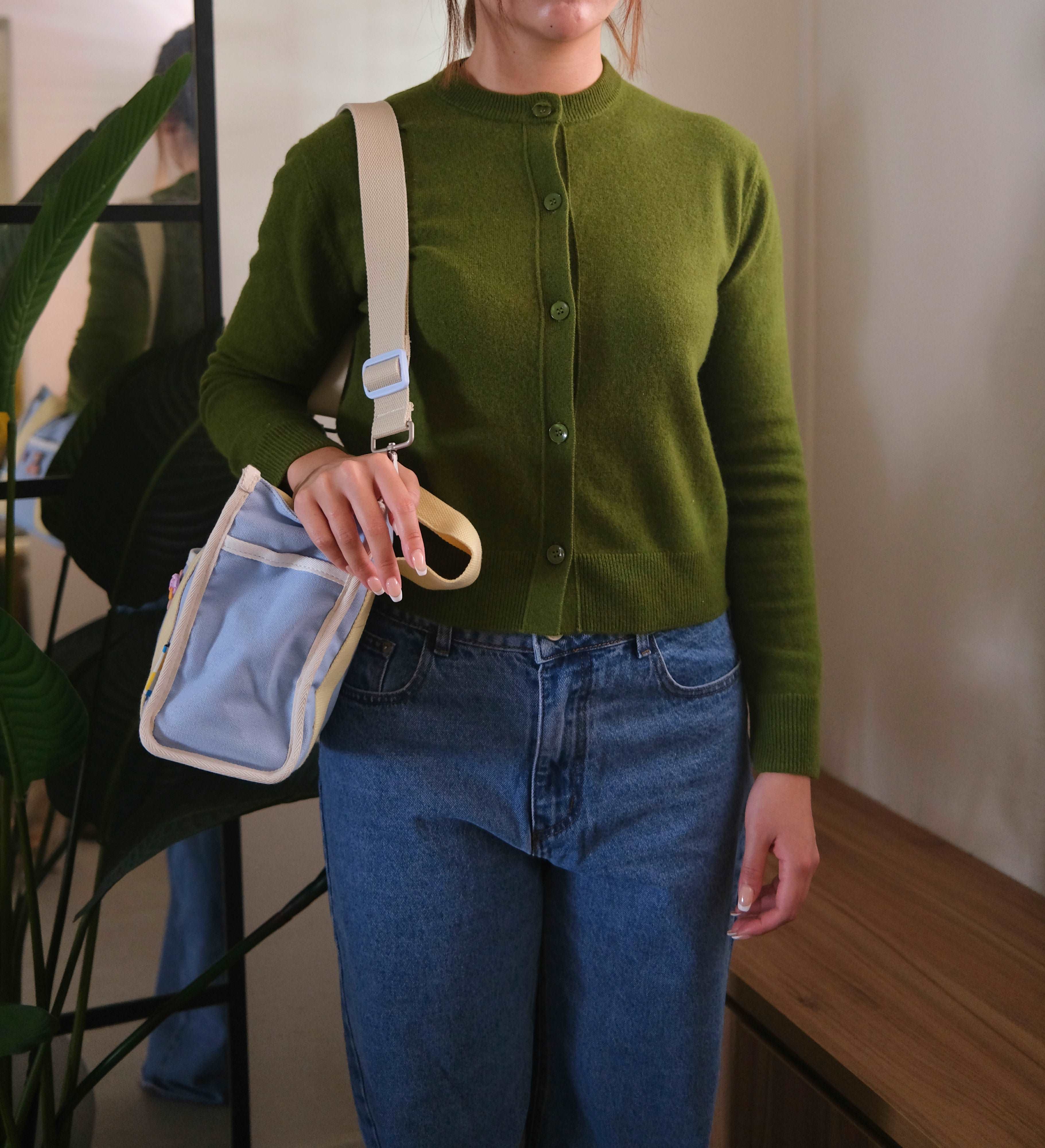 No.17 Medium Tote Bag v3 - Image 4