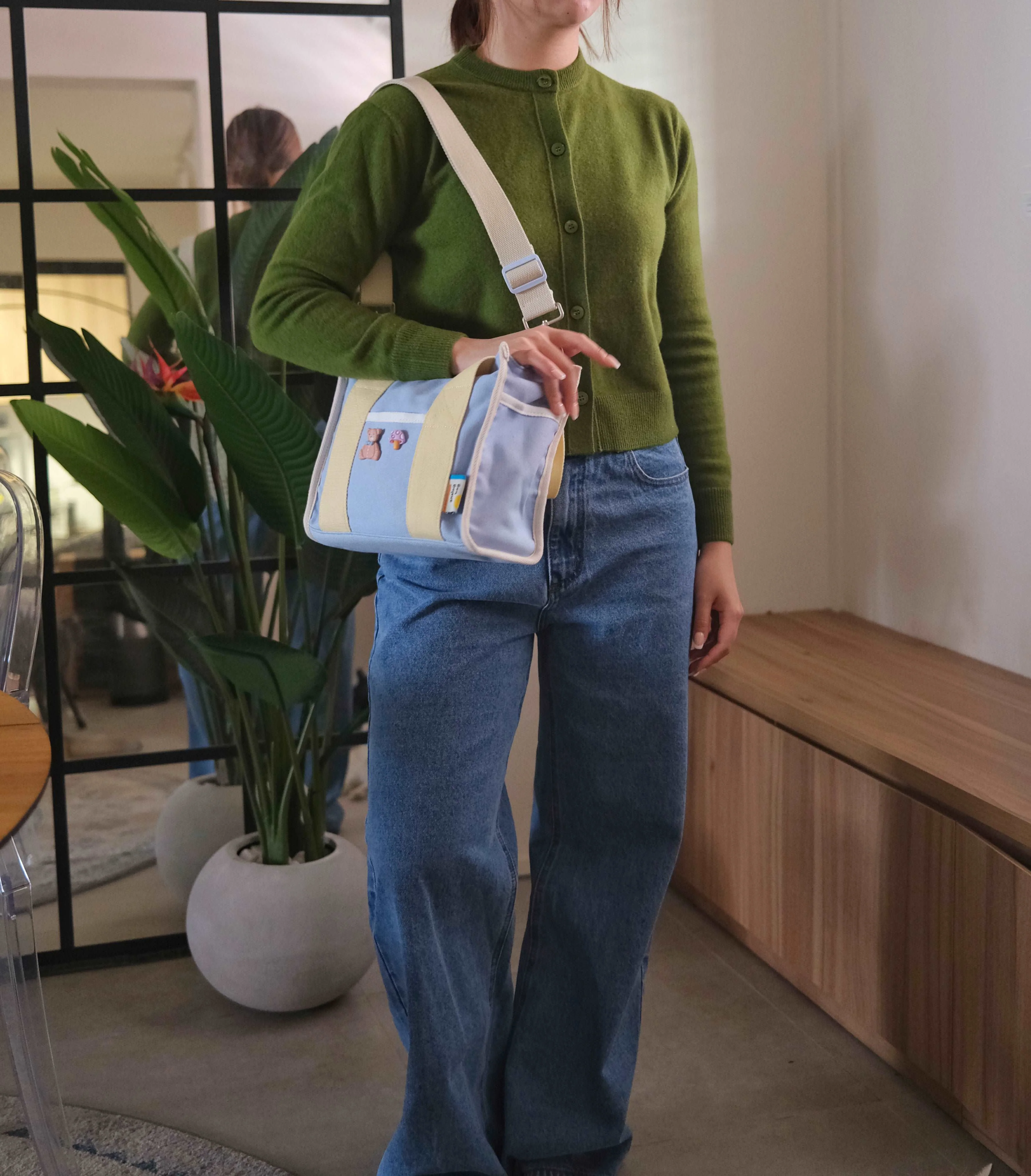 No.17 Medium Tote Bag v3 - Image 8
