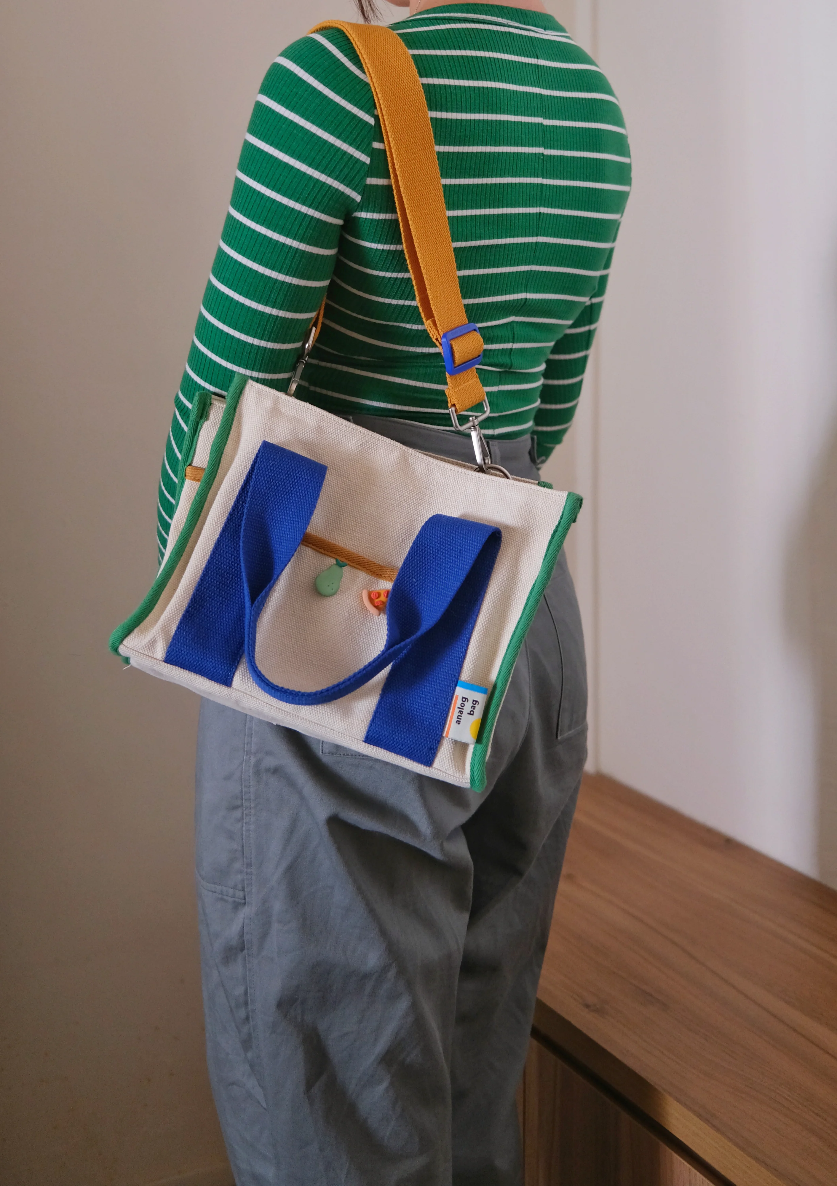 Analog No.30 Medium Tote Bag - Image 11