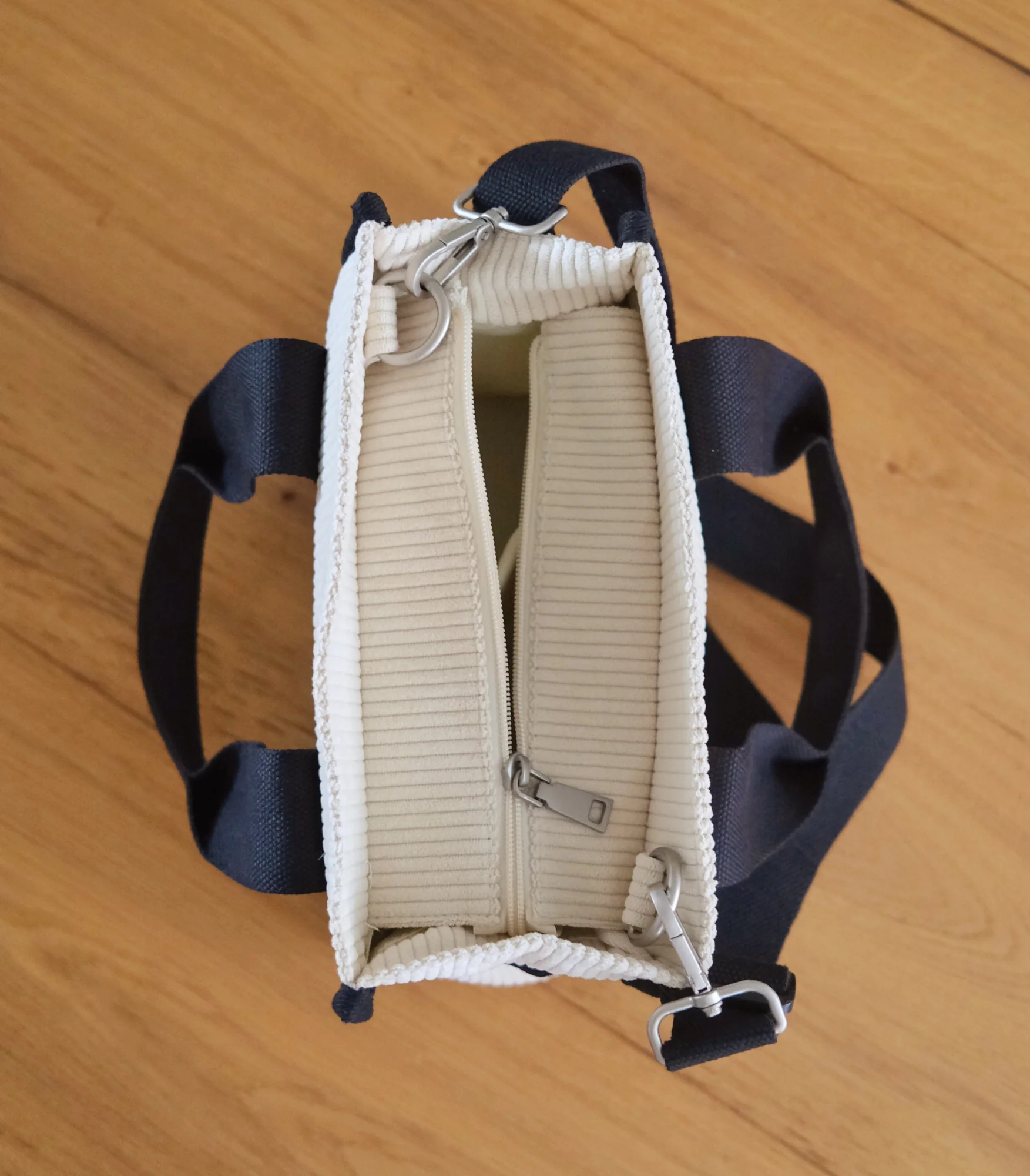 Analog No.30 Medium Tote Bag - Image 16