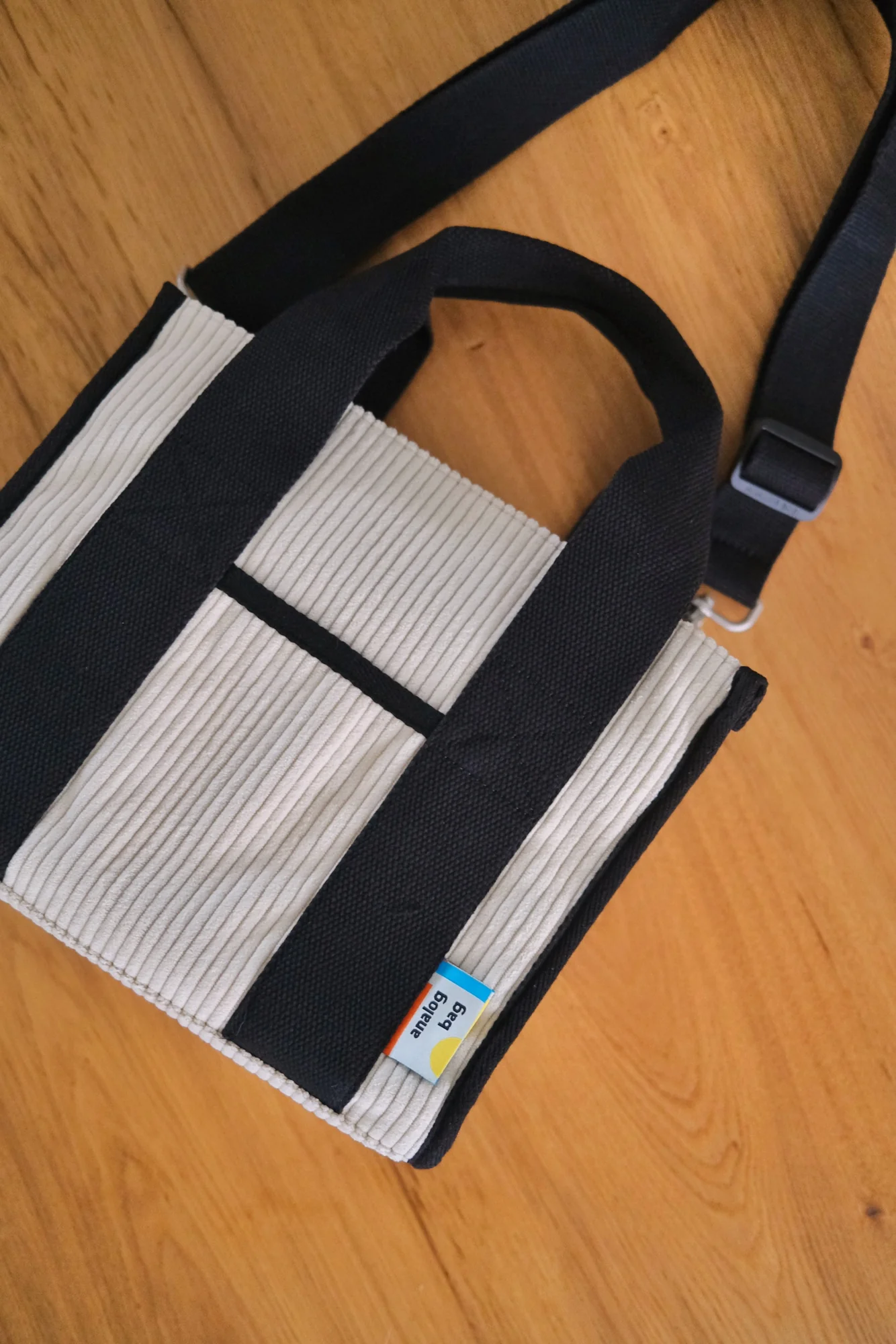 Analog No.30 Medium Tote Bag - Image 4